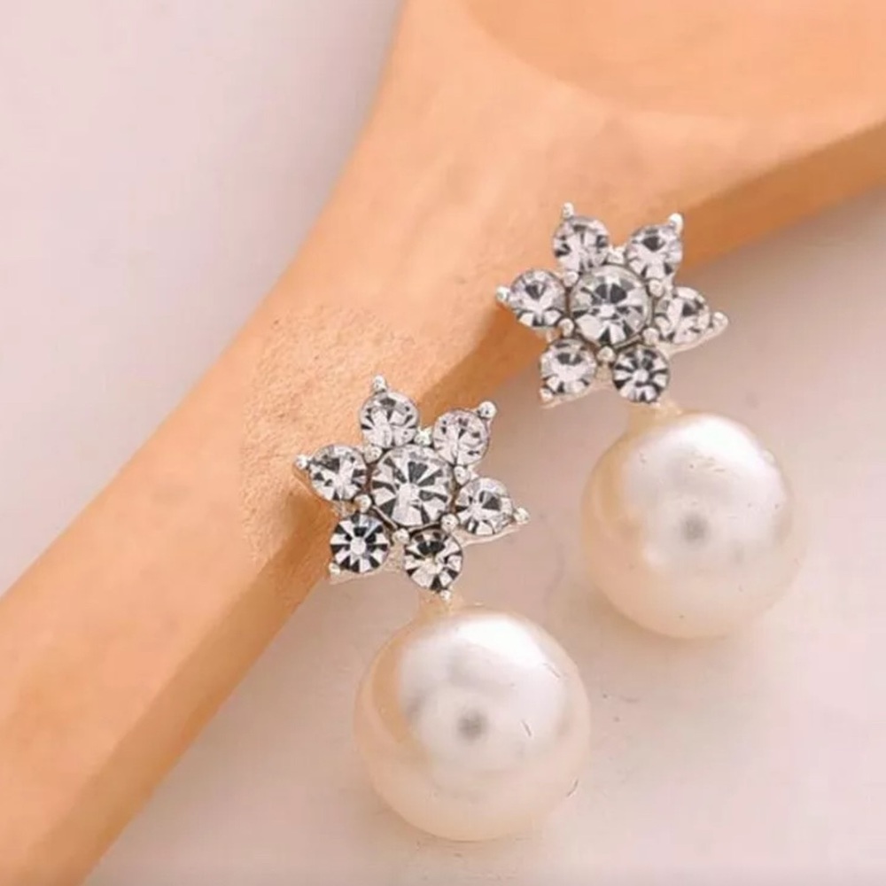 🔴 Dainty Starburst Pearl Drop Earrings